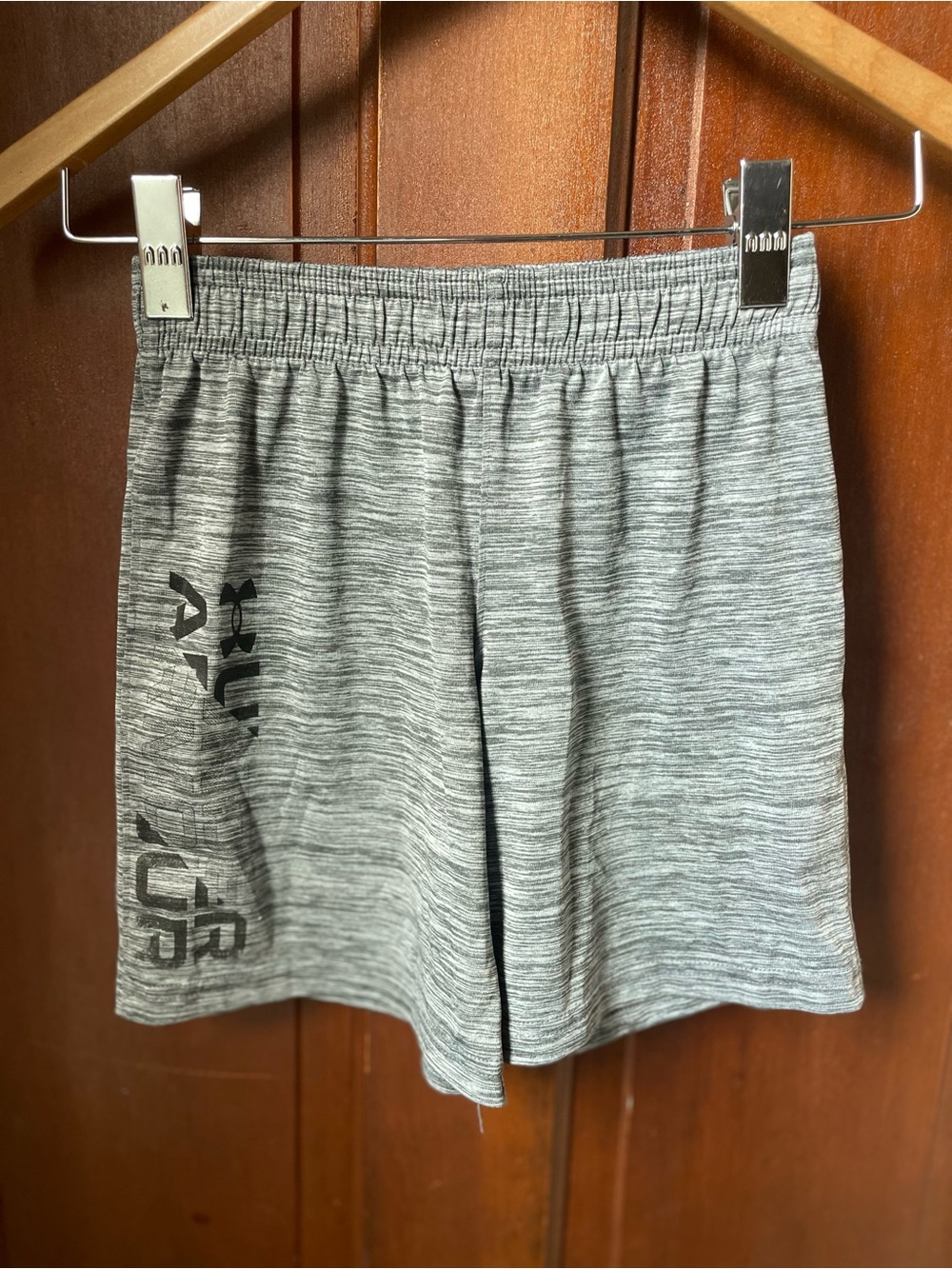 Under Armour boys size 7 gray athletic shorts